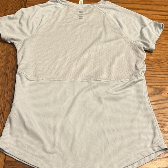 Under Armour Top/5 - Picture 2 of 2